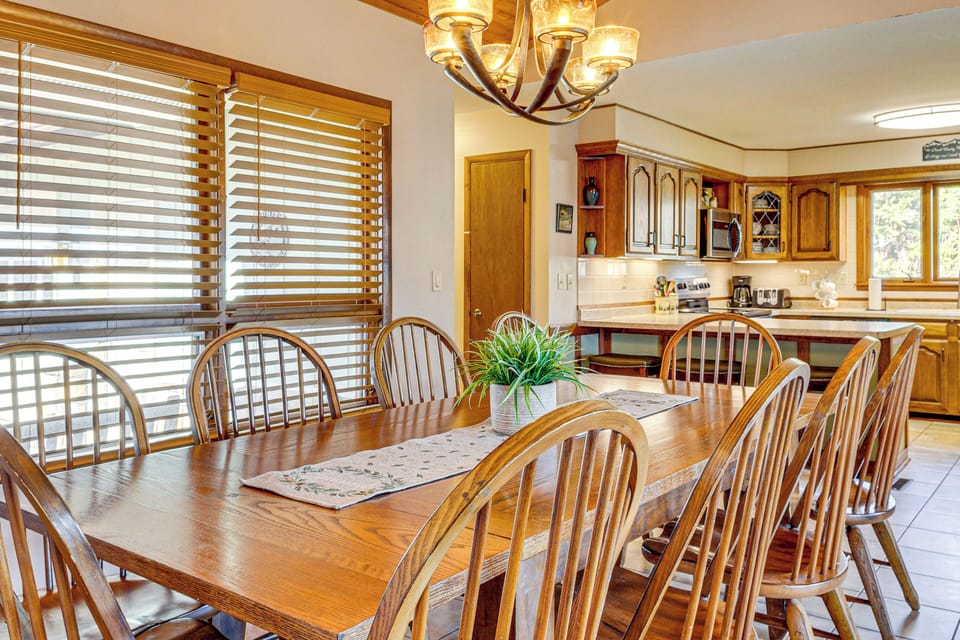 Dining Space For 10 | Dishware/Flatware | 1st Floor