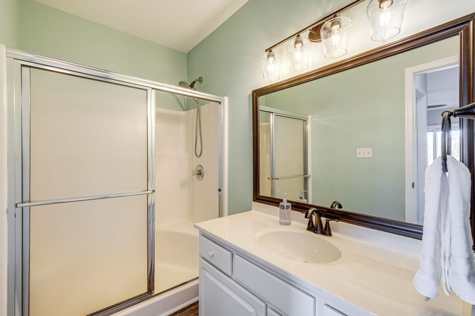 En-Suite Bathroom | Linens & Towels