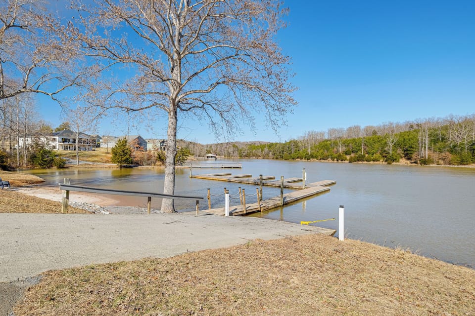 Mariners Village | Community Amenities | Dock | Walk to Beach