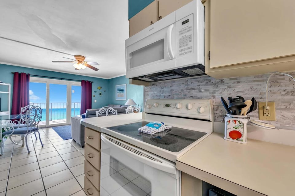 Condo, 1 King Bed with Sofa bed (The Summit 1209) | Private kitchen | Oven, toaster
