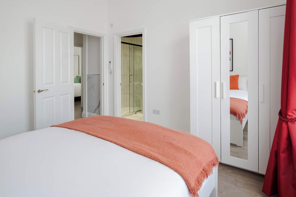 Bedroom 1 | Spacious ensuite bedroom with a king-size bed, air conditioning and a private bathroom, offering comfort and privacy for a restful stay.