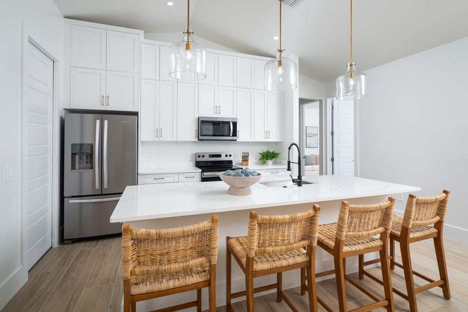Bright and breezy with a fully stocked kitchen ready for every craving