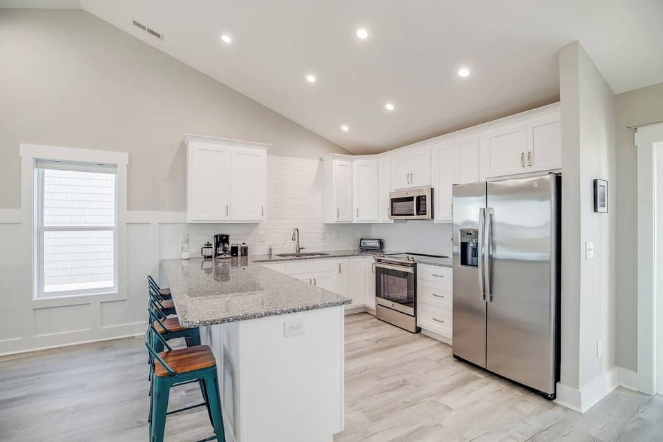 Plenty of space to move around in the kitchen.