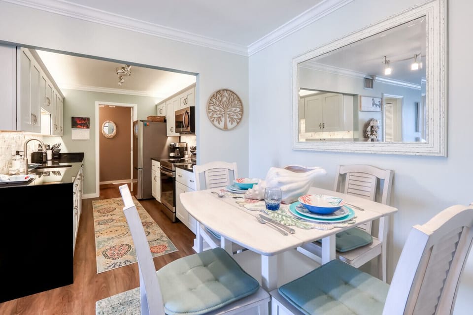 Dining Area and Full Kitchen