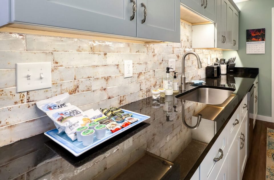 Upgraded Full Kitchen and MyStay Welcome Goodies!