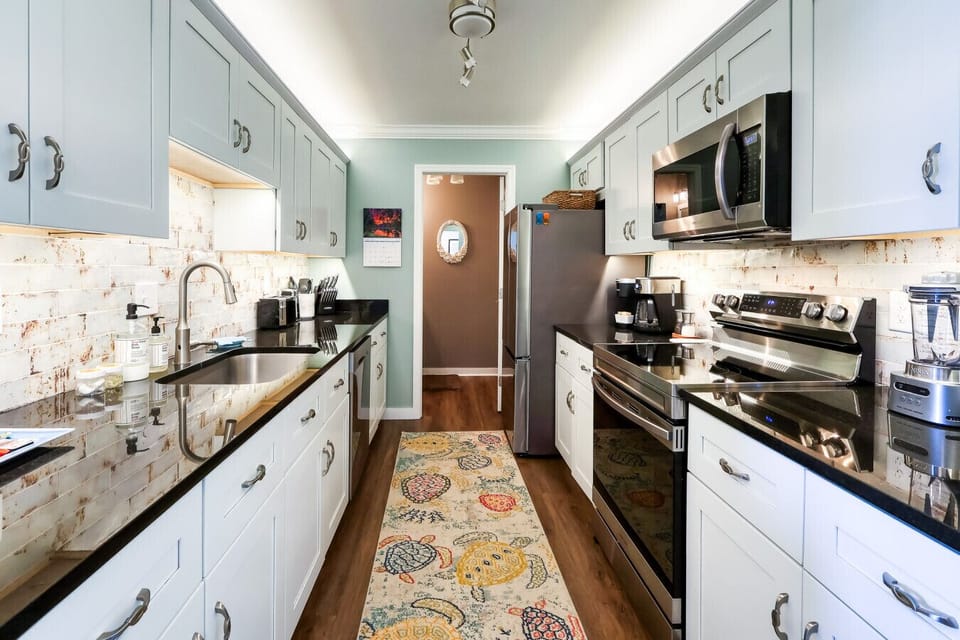 Upgraded Full Kitchen