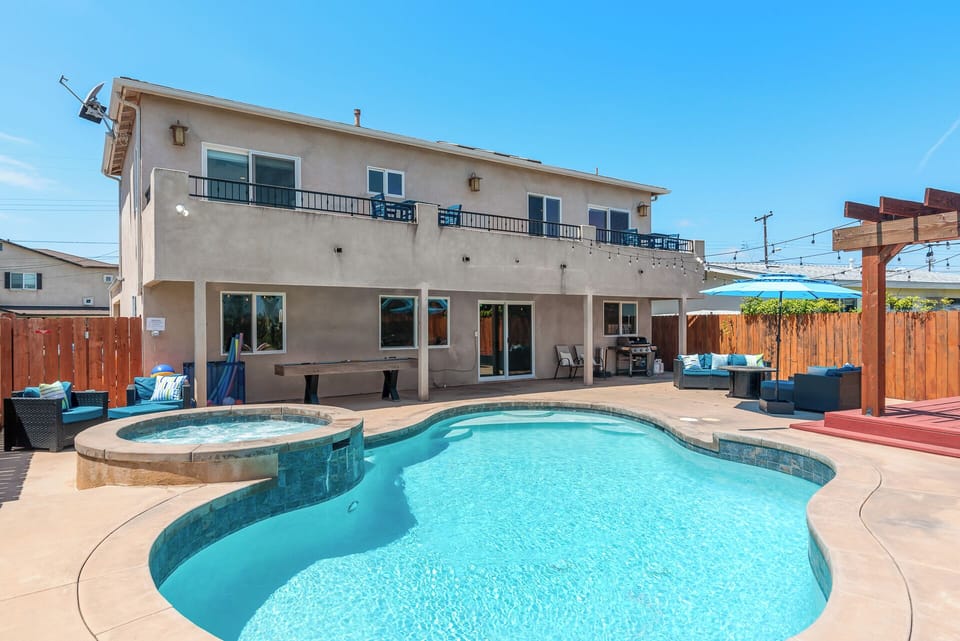 Sun-soaked days and starry night soaks – welcome to your ultimate backyard escape!