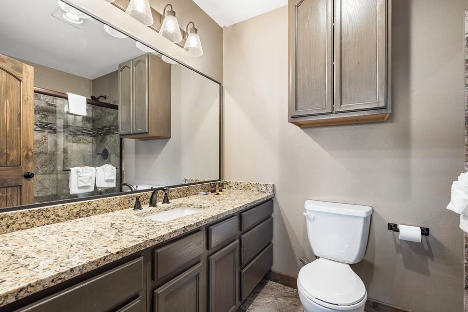 Adjoining King Suite Bathroom