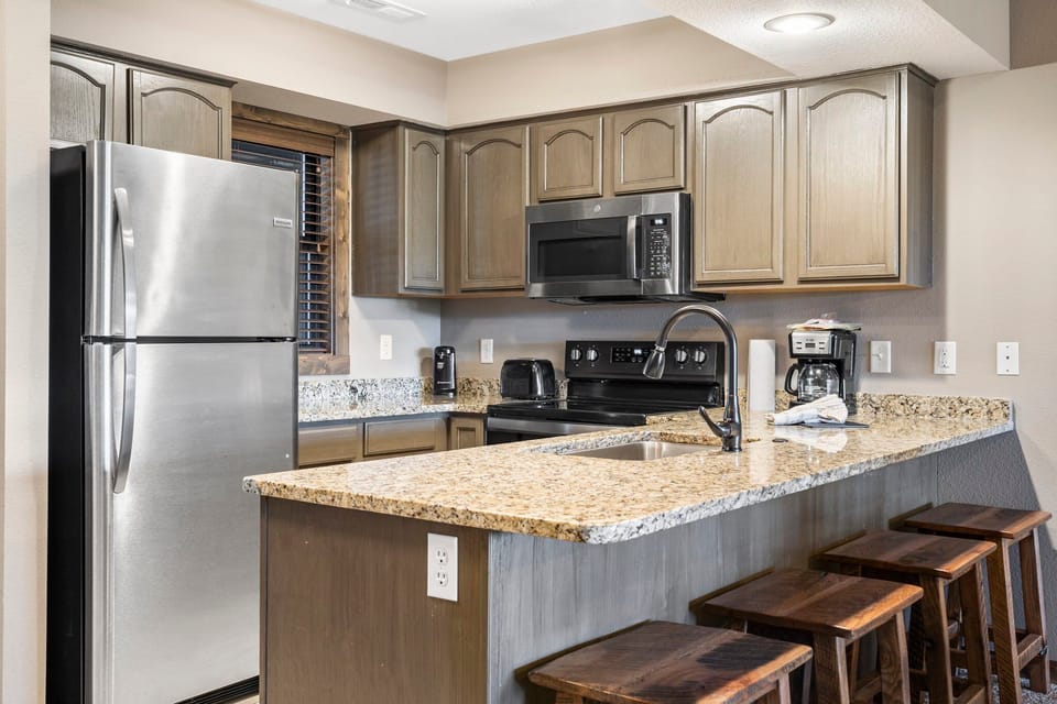 One Bedroom Unit Full Kitchen