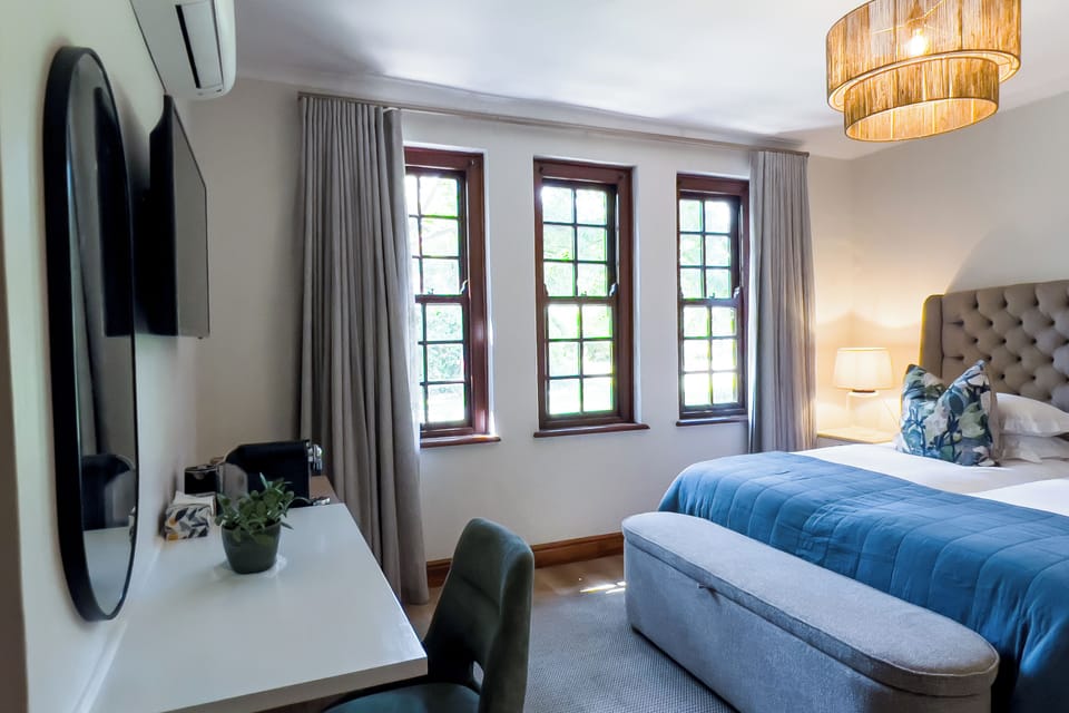 Luxury Double or Twin Room, Garden View | In-room safe, laptop workspace
