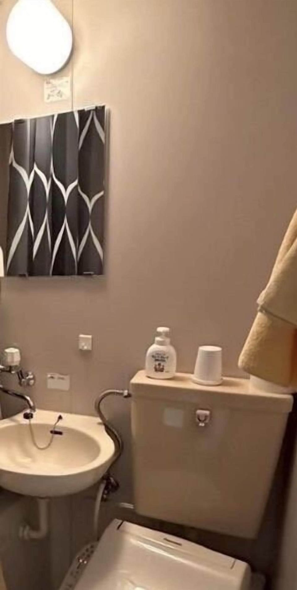 Single Room | Bathroom | Combined shower/tub, hair dryer, towels, soap
