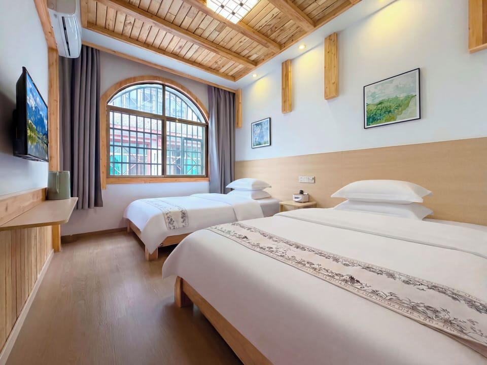 Comfort Twin Room | Blackout drapes, WiFi (free), individually decorated