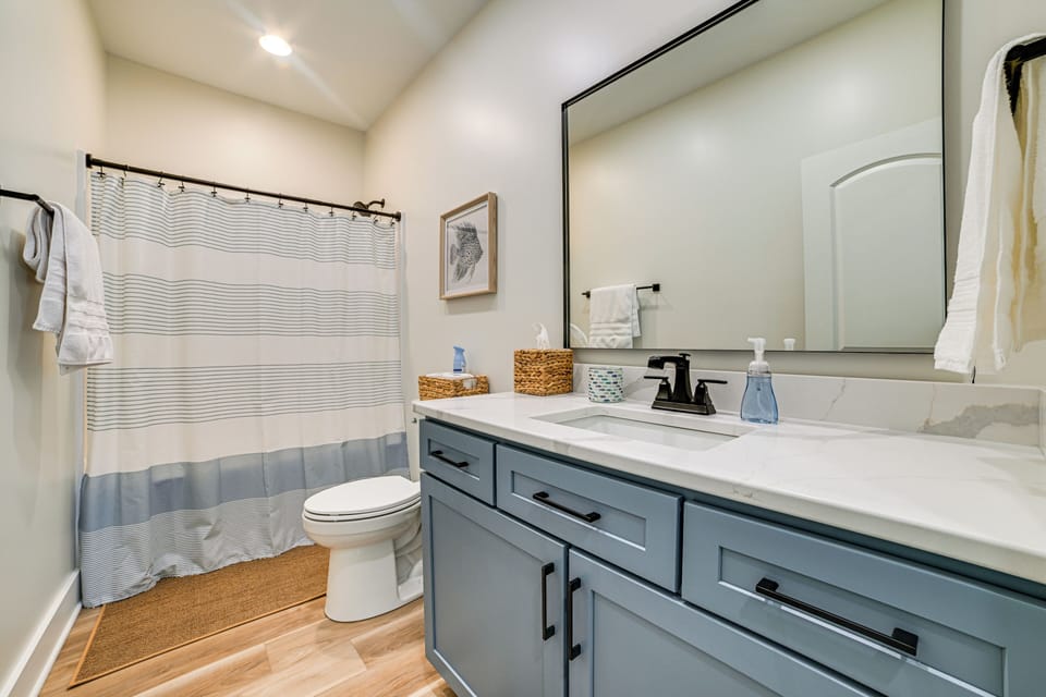 Full Bathroom | 1st Floor