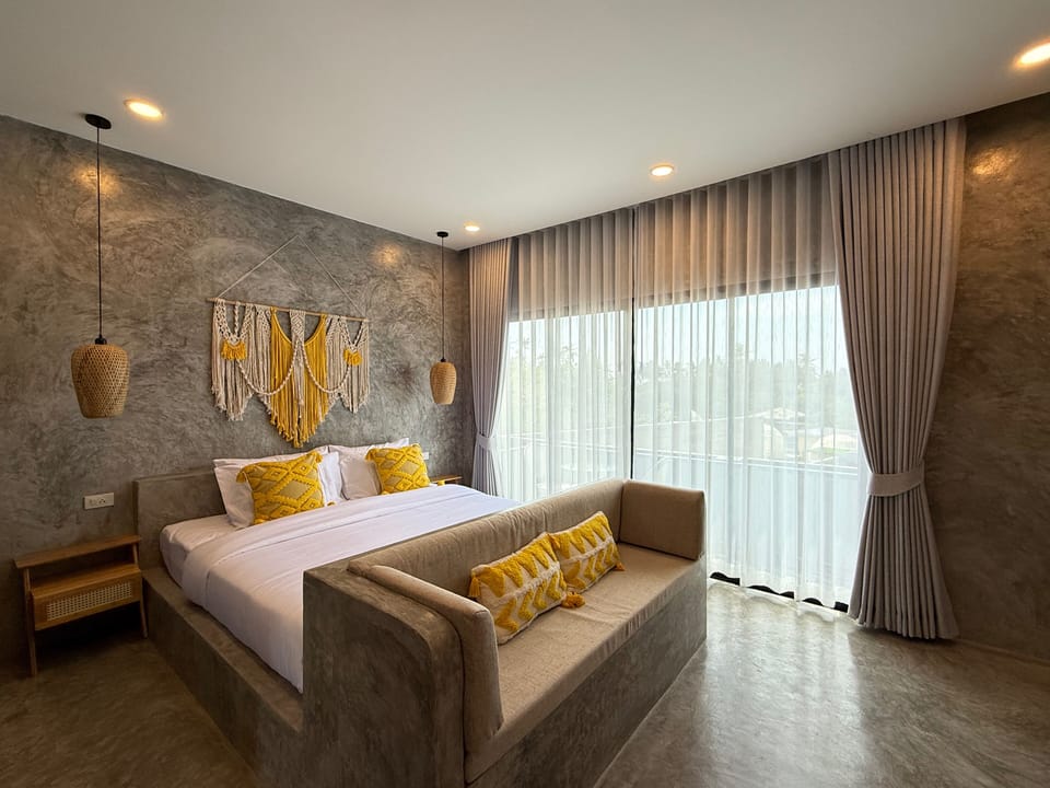 Classic Double Room, 1 King Bed, Balcony, Garden View | Minibar, in-room safe, desk, laptop workspace