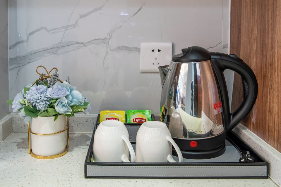 Classic Single Room, Refrigerator, City View | Private kitchen | Fridge, microwave, stovetop