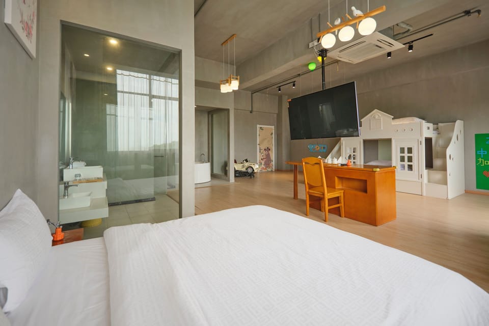 Down comforters, desk, laptop workspace, free WiFi