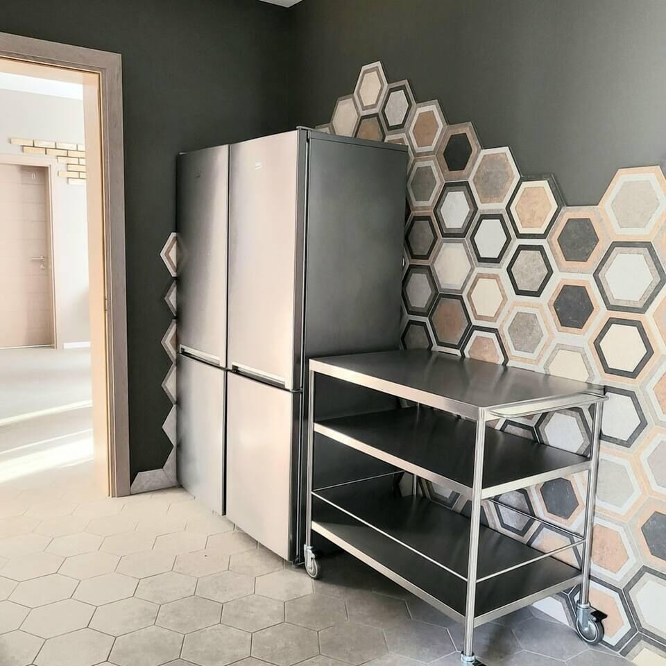 Guest Refrigerators with Freezers – Perfect for Food and Ice Storage