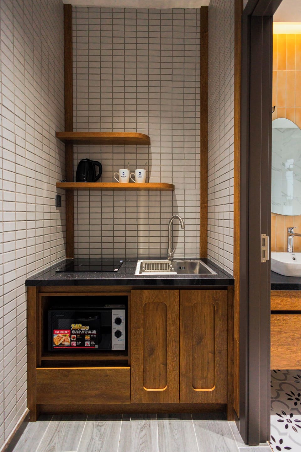 Standard Double Room | Private kitchen | Mini-fridge, microwave, oven, stovetop