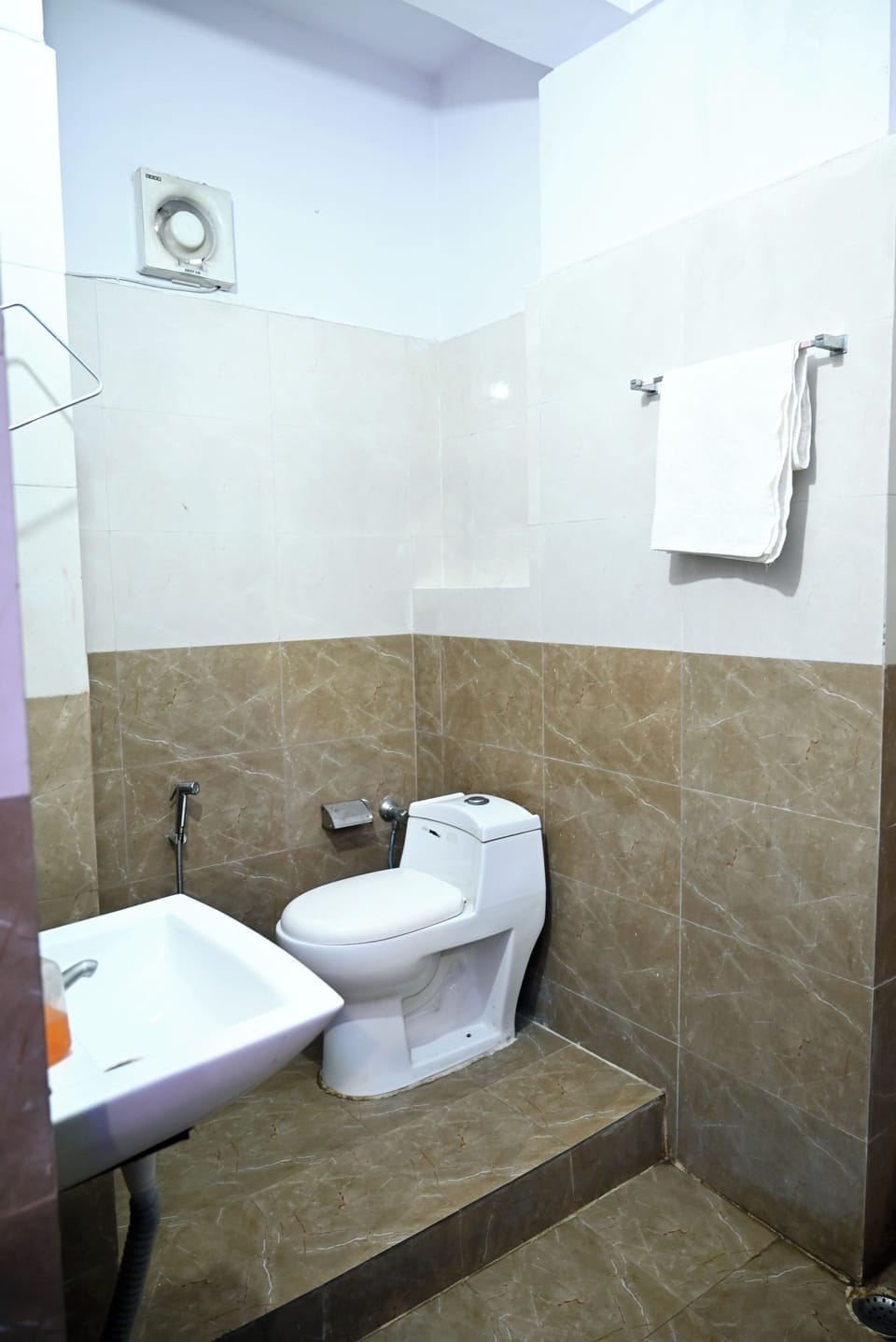 Shower, towels, soap, shampoo