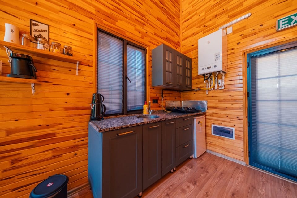 Deluxe Bungalow, Mountain View | Private kitchen