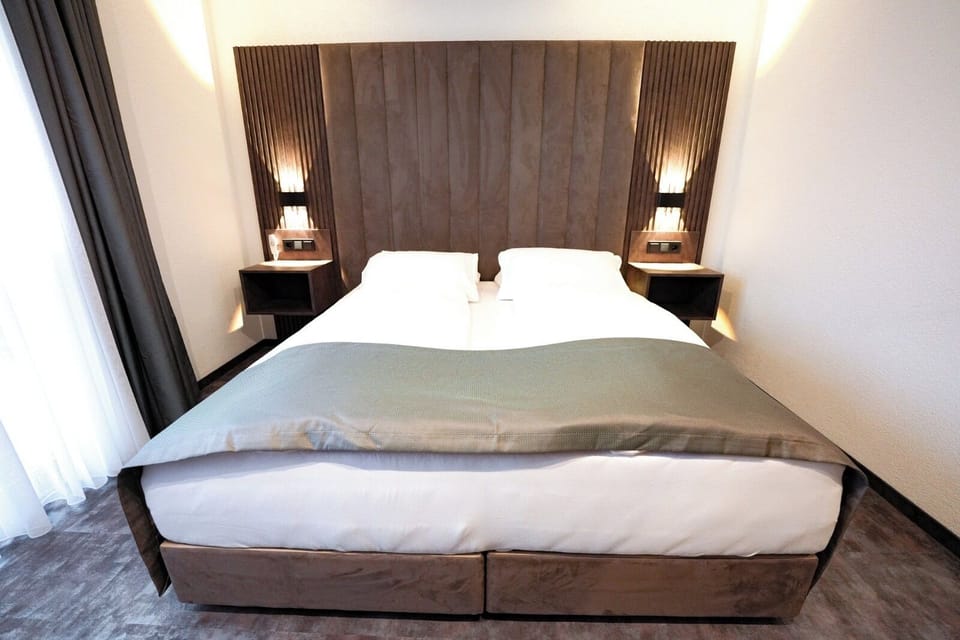 Double Room | In-room dining