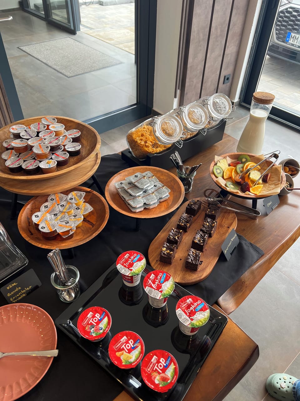 Daily buffet breakfast for a fee
