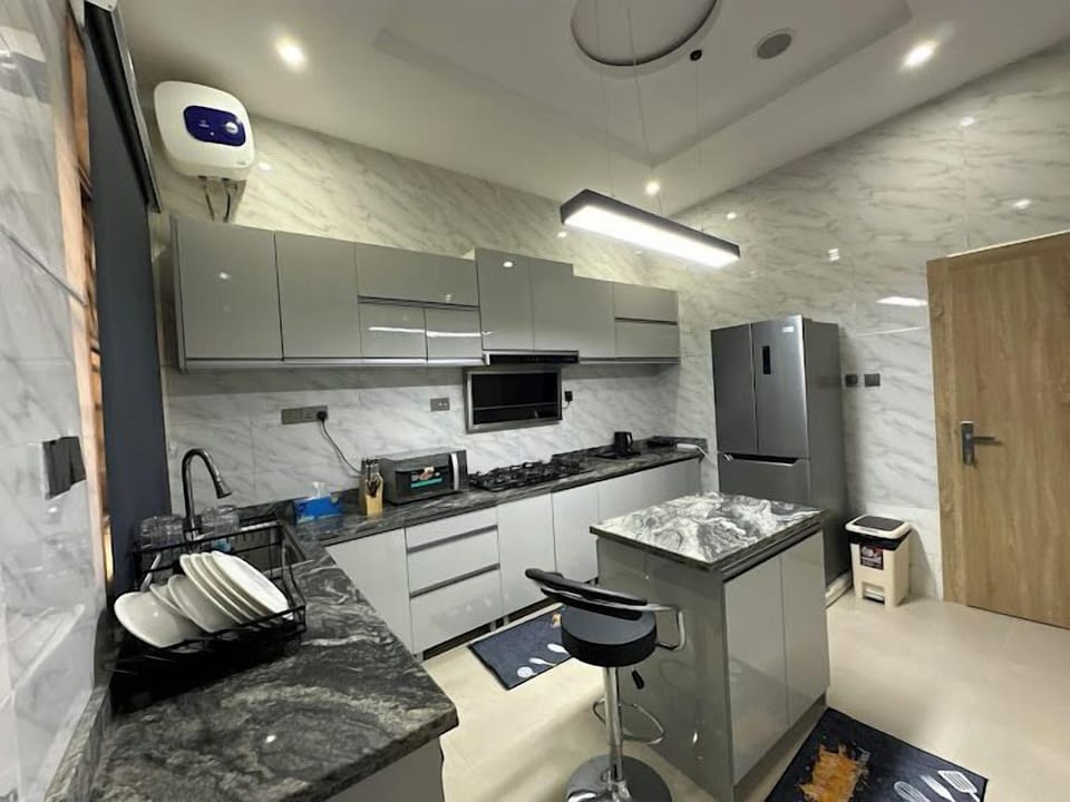 Junior Apartment, Balcony, City View | Private kitchen | Fridge, microwave, oven, stovetop