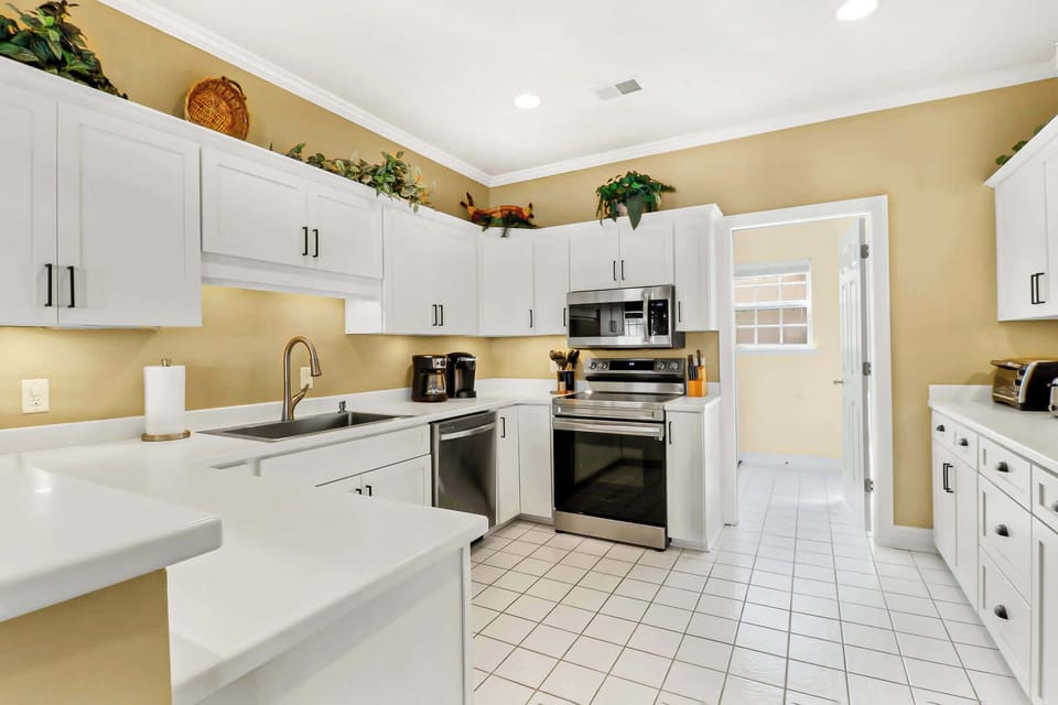traditional coffee maker & Keurig included in the kitchen