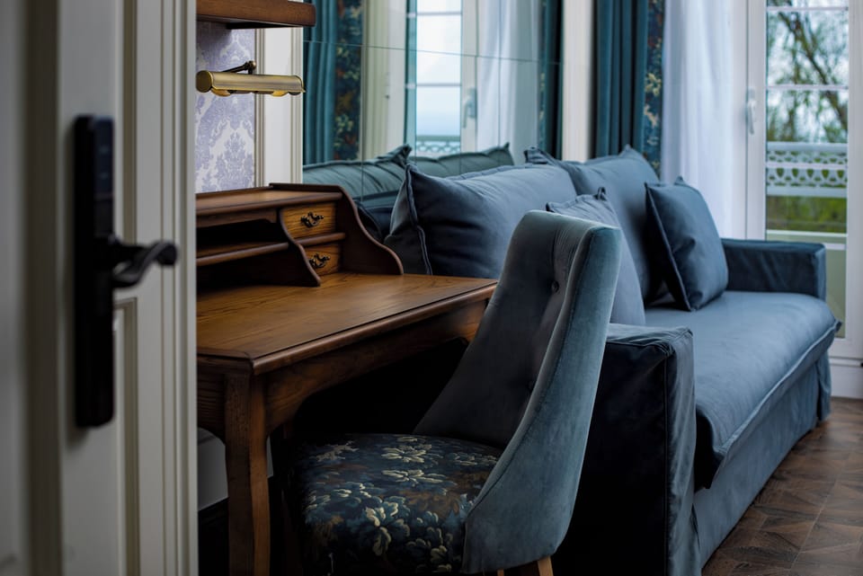 Junior Studio Suite, Bathtub | Premium bedding, memory foam beds, minibar, in-room safe