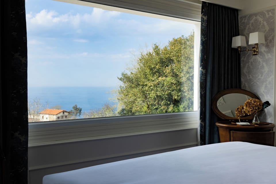 Exclusive Double or Twin Room, Bathtub, Sea View | Premium bedding, memory foam beds, minibar, in-room safe