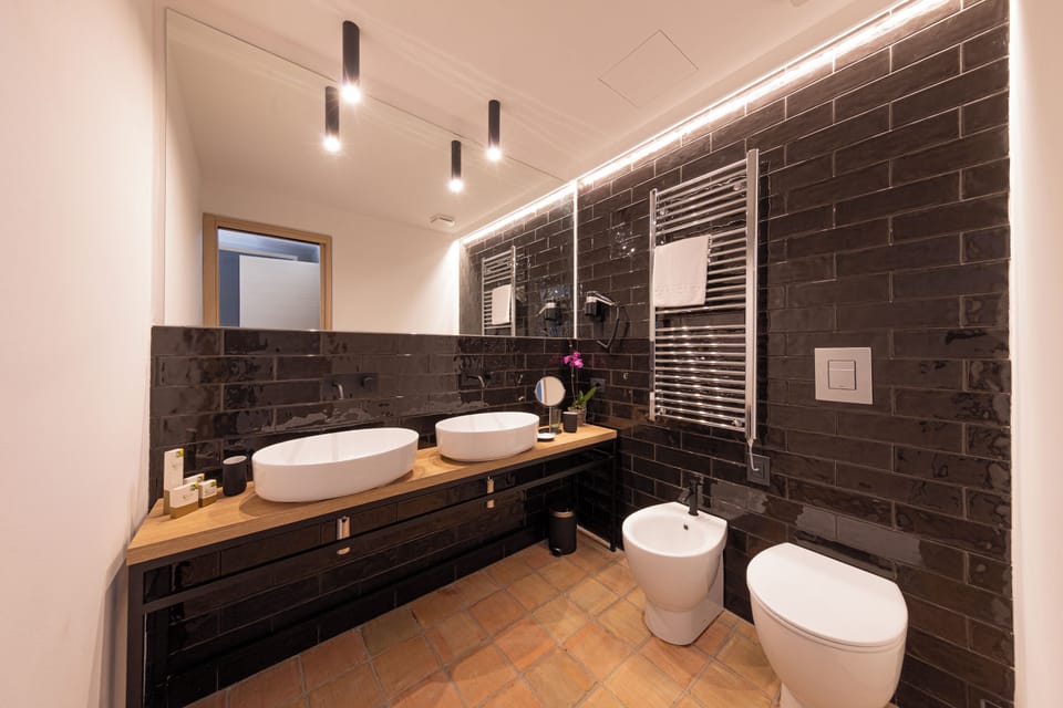 Superior Double Room | Bathroom | Slippers