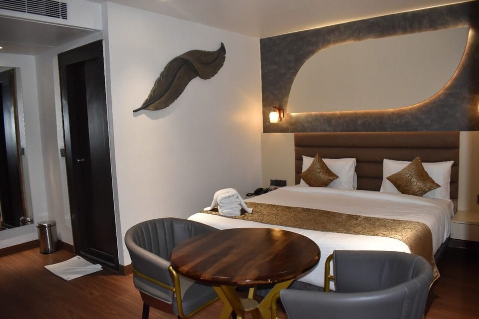 Deluxe Double Room | In-room safe, desk, laptop workspace, soundproofing