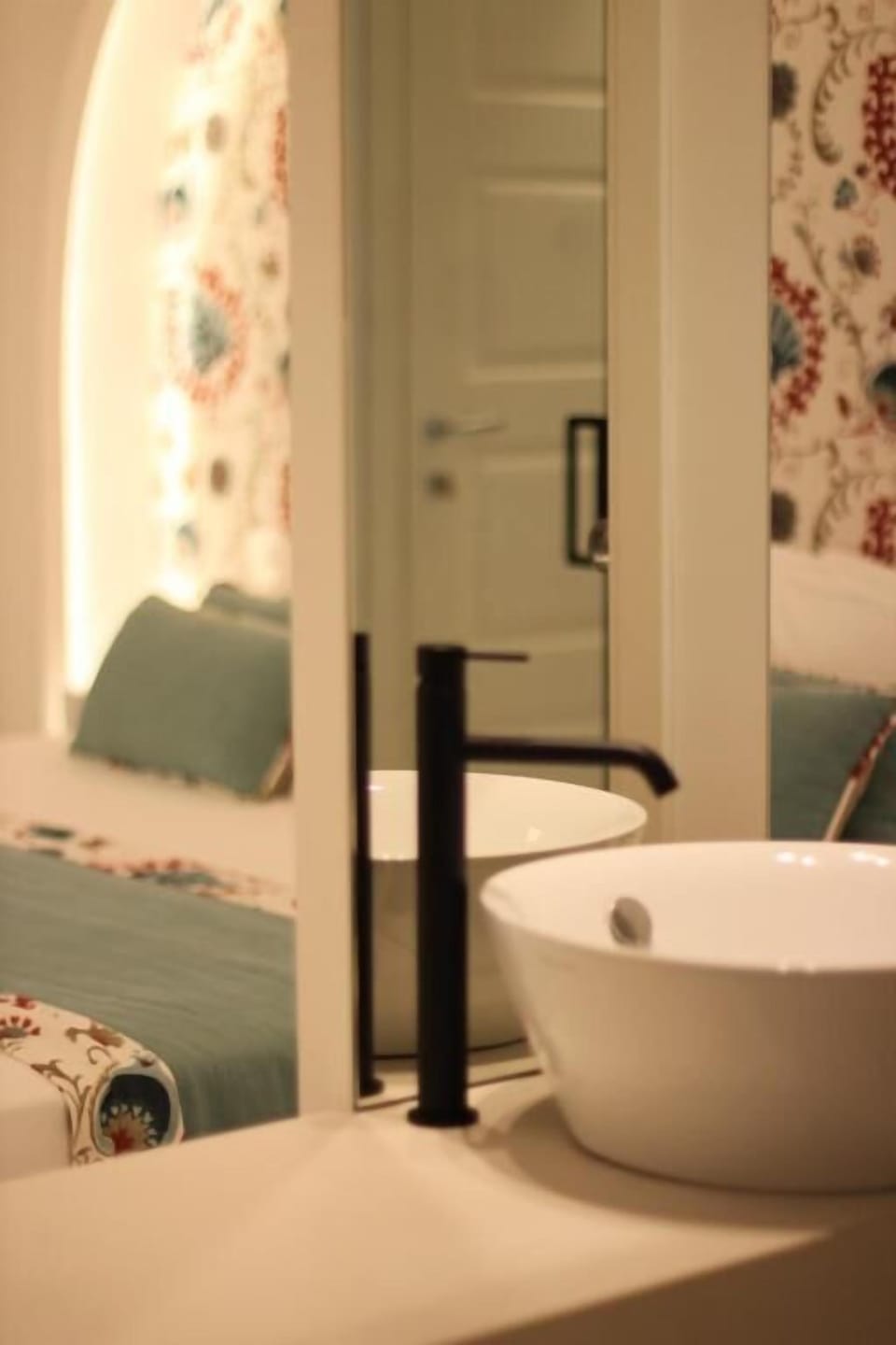 Deluxe Room, Patio | Bathroom | Shower, hair dryer, bidet, towels