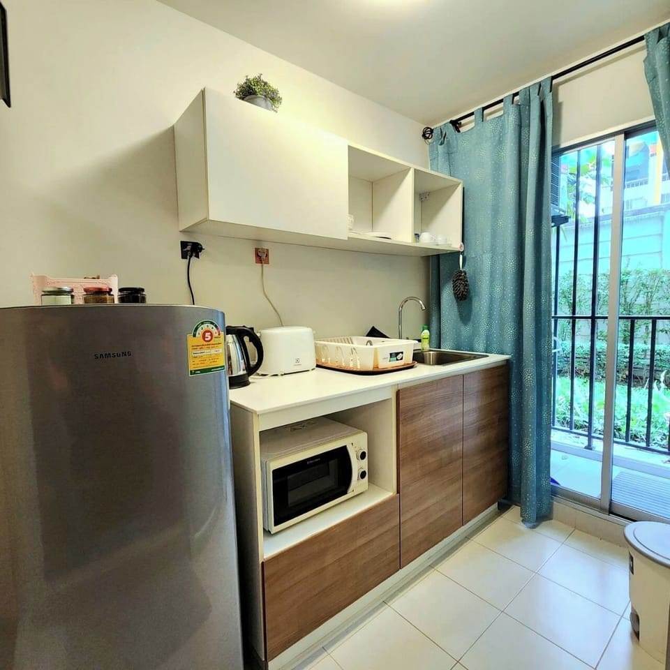 Basic Condo, Garden View | Private kitchen | Electric kettle, toaster