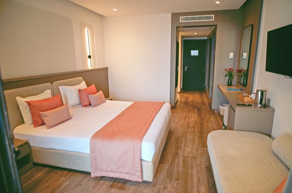 In-room safe, soundproofing, WiFi (free)