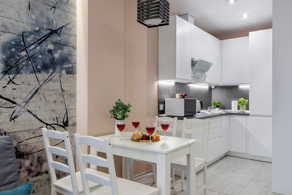Classic Apartment, Balcony, Courtyard View | Private kitchen | Full-size fridge, microwave, stovetop, electric kettle