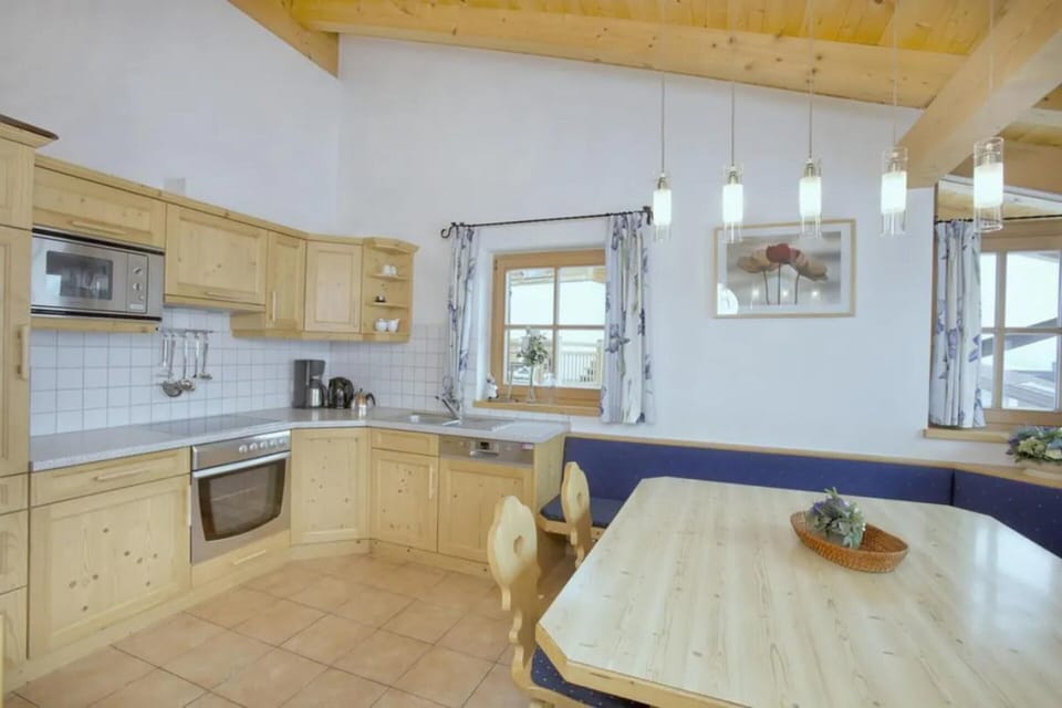 House | Private kitchen | Coffee/tea maker, fridge, microwave, oven