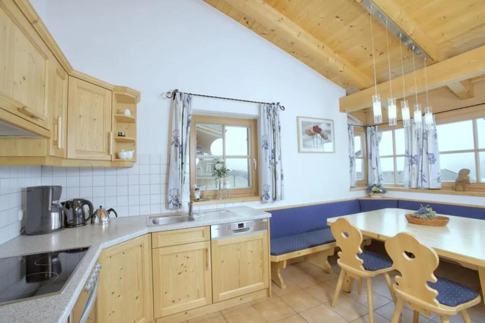 House | Private kitchen | Coffee/tea maker, fridge, microwave, oven