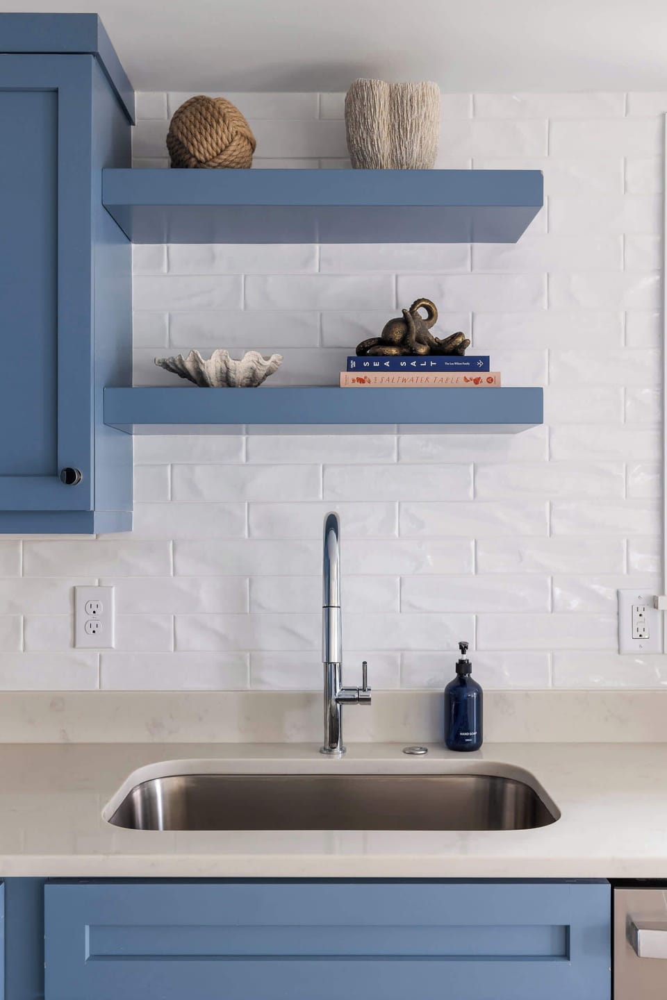 Fully equipped kitchen with everything you need to cook a meal!