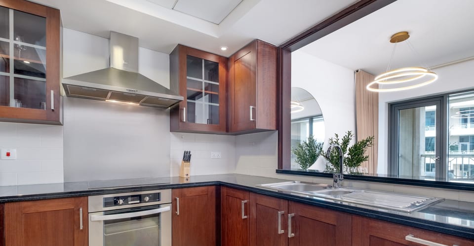 Apartment, City View | Private kitchen | Highchair