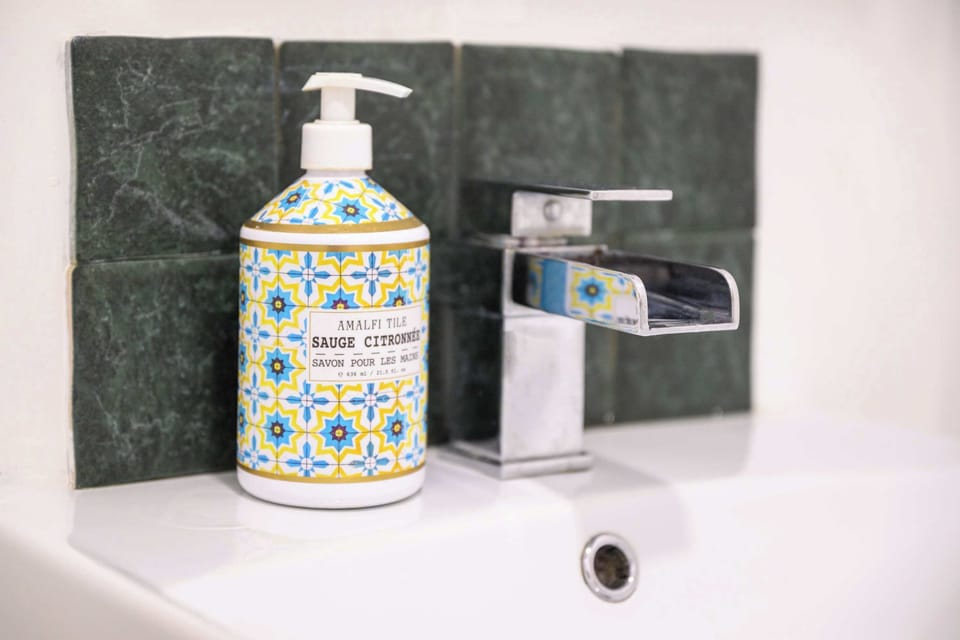 Bathroom amenities