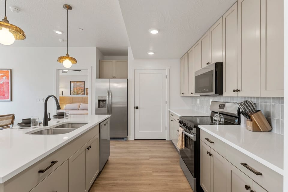Condo, 2 Bedrooms | Private kitchen | Fridge, oven, coffee/tea maker, toaster