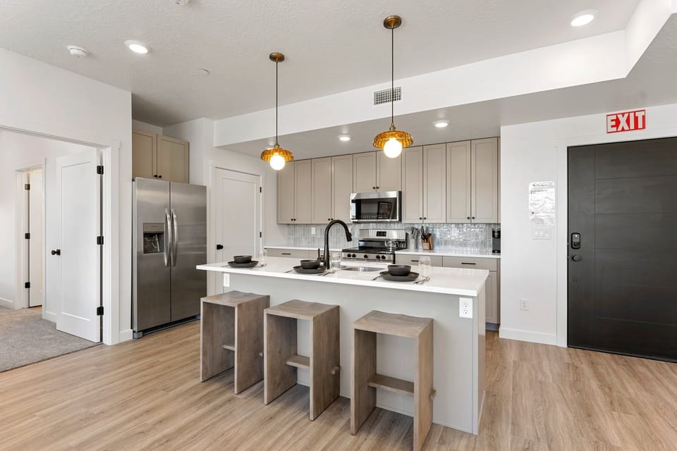 Condo, 2 Bedrooms | Private kitchen | Fridge, oven, coffee/tea maker, toaster