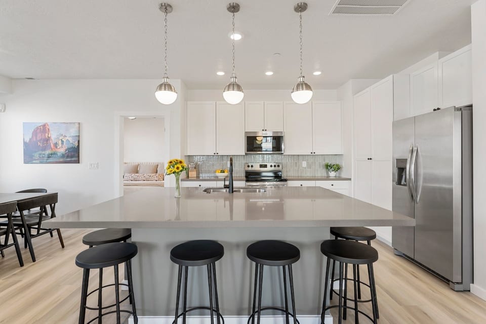 Townhome, 5 Bedrooms | Private kitchen | Fridge, oven, coffee/tea maker, toaster