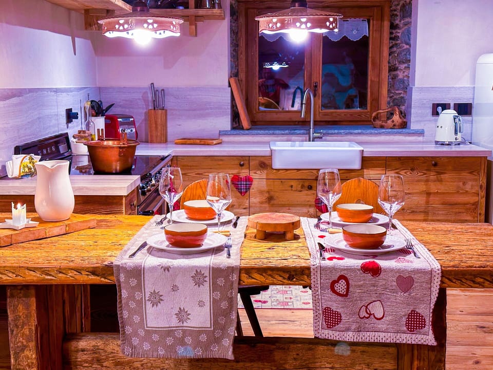 Family Apartment, 3 Bedrooms, Mountain View | Private kitchen | Fridge, oven, stovetop, dishwasher