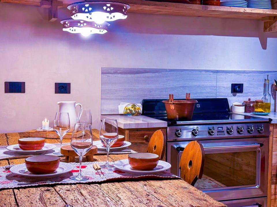 Family Apartment, 3 Bedrooms, Mountain View | Private kitchen | Fridge, oven, stovetop, dishwasher