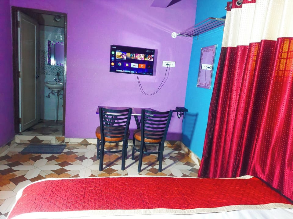 Double Room, Mountain View | Desk, laptop workspace, free WiFi