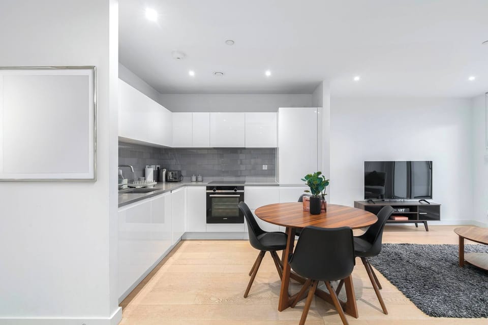 Apartment, 2 Bedrooms, Accessible, Smoking | Dining room