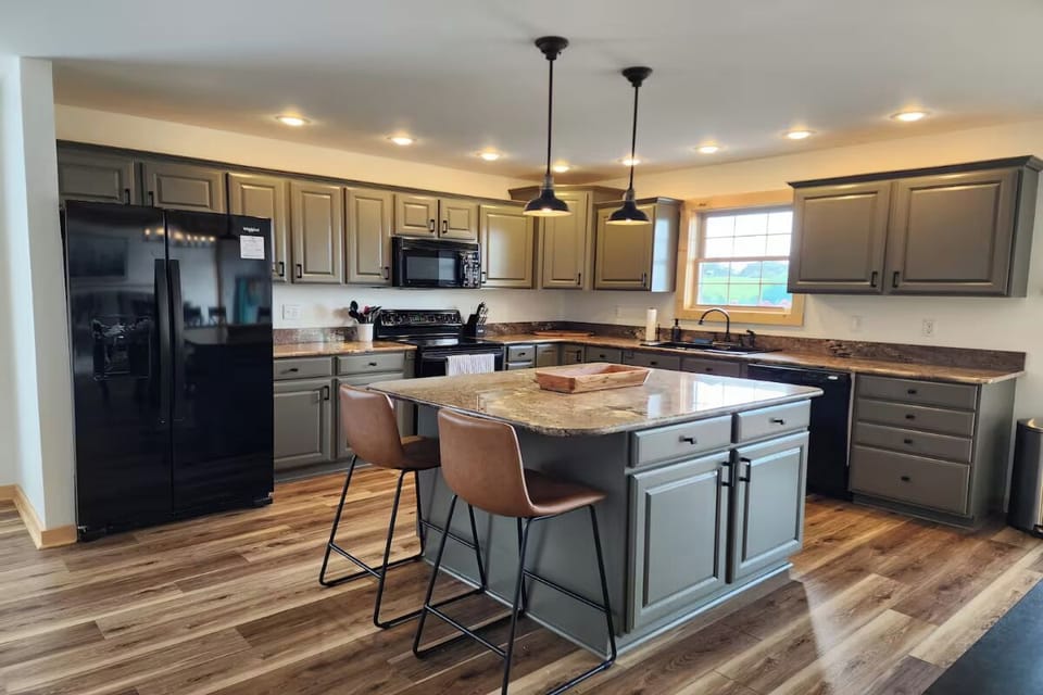 Three Horizons Retreat's fully-equipped kitchen