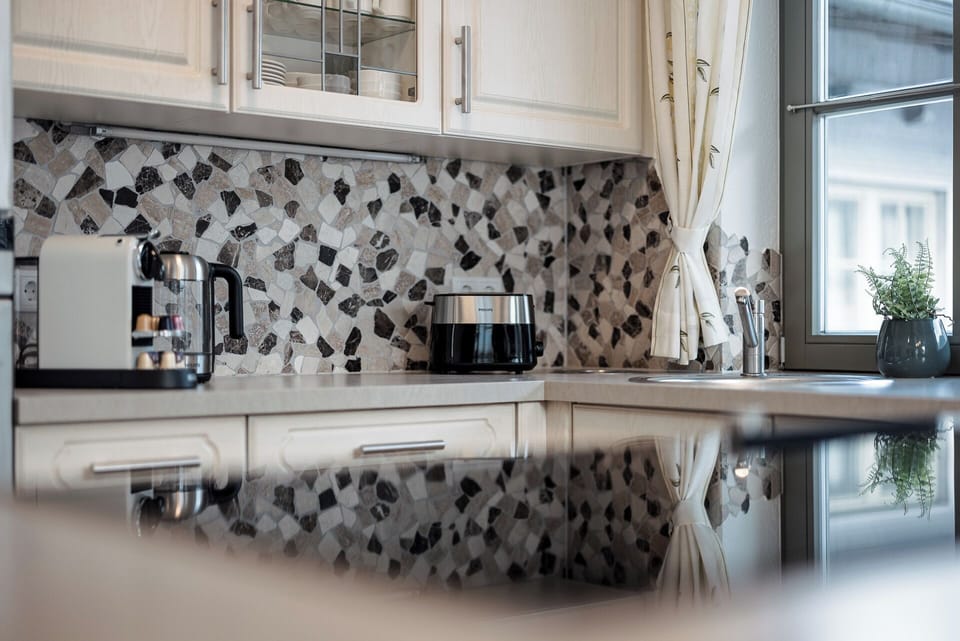 Traditional Chalet, Mountain View | Private kitchen | Electric kettle, toaster